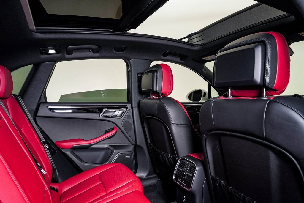 Certified 2025 Porsche Macan image 16