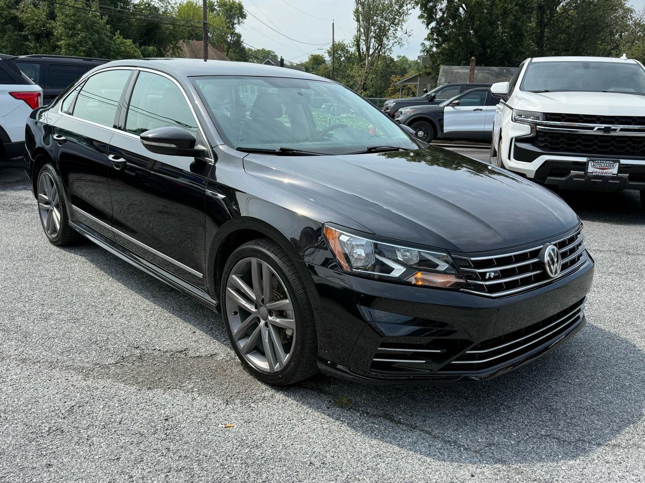 Used 2017 Volkswagen Passat 1.8T R-Line FWD image 4