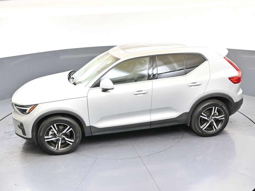 Certified 2025 Volvo XC40 B5 Core image 37