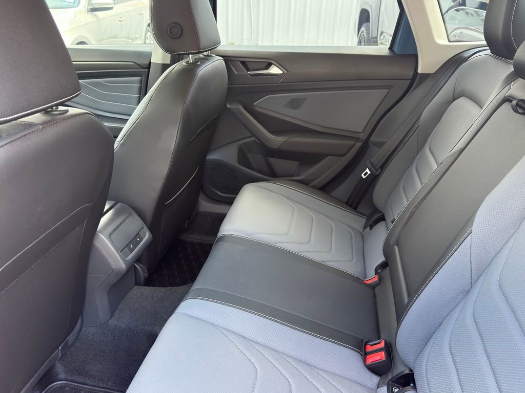 Certified 2025 Volkswagen Jetta SEL image 25