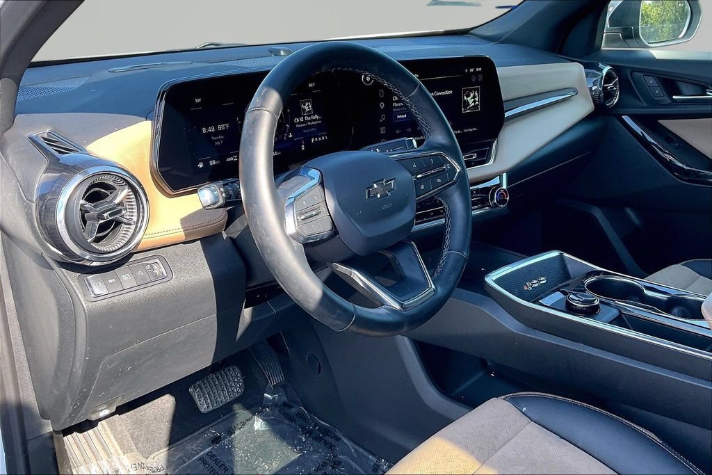 Used 2025 Chevrolet Equinox ACTIV w/ Safety and Technology Package AWD/4WD image 19