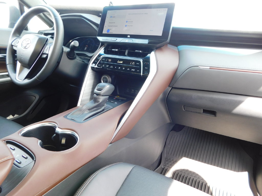 Used 2023 Toyota Venza Limited AWD/4WD image 20