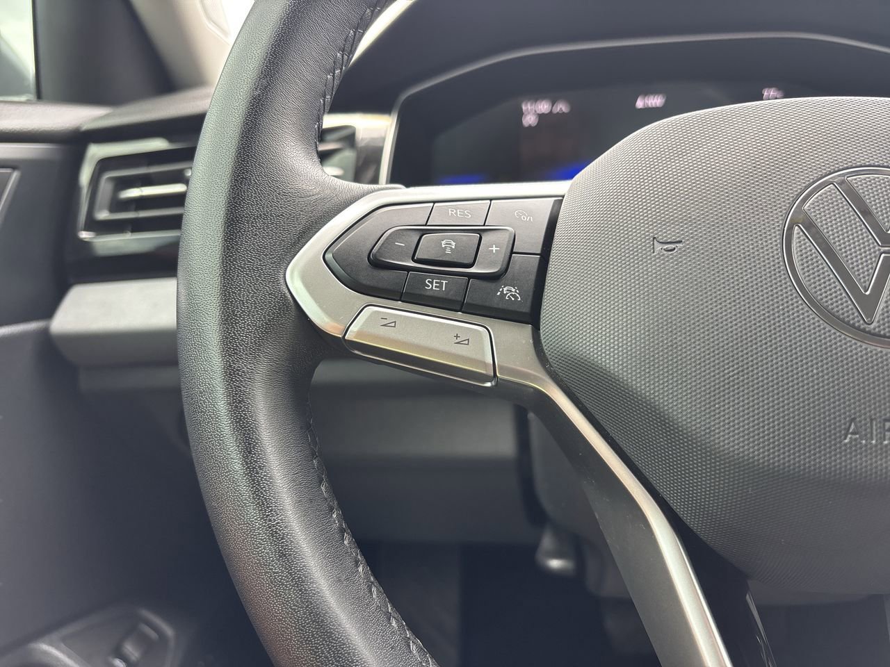 Used 2025 Volkswagen Jetta SE FWD image 24