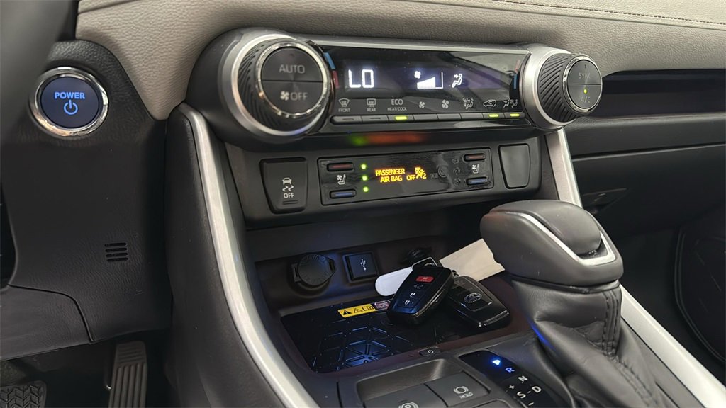 Used 2022 Toyota RAV4 Limited image 22