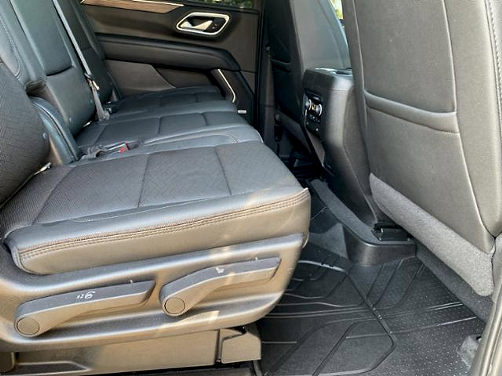 Used 2022 Chevrolet Tahoe High Country AWD/4WD image 21