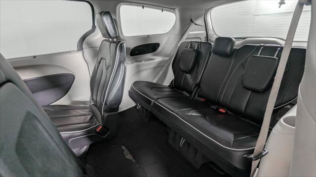 Used 2023 Chrysler Pacifica Limited FWD image 18