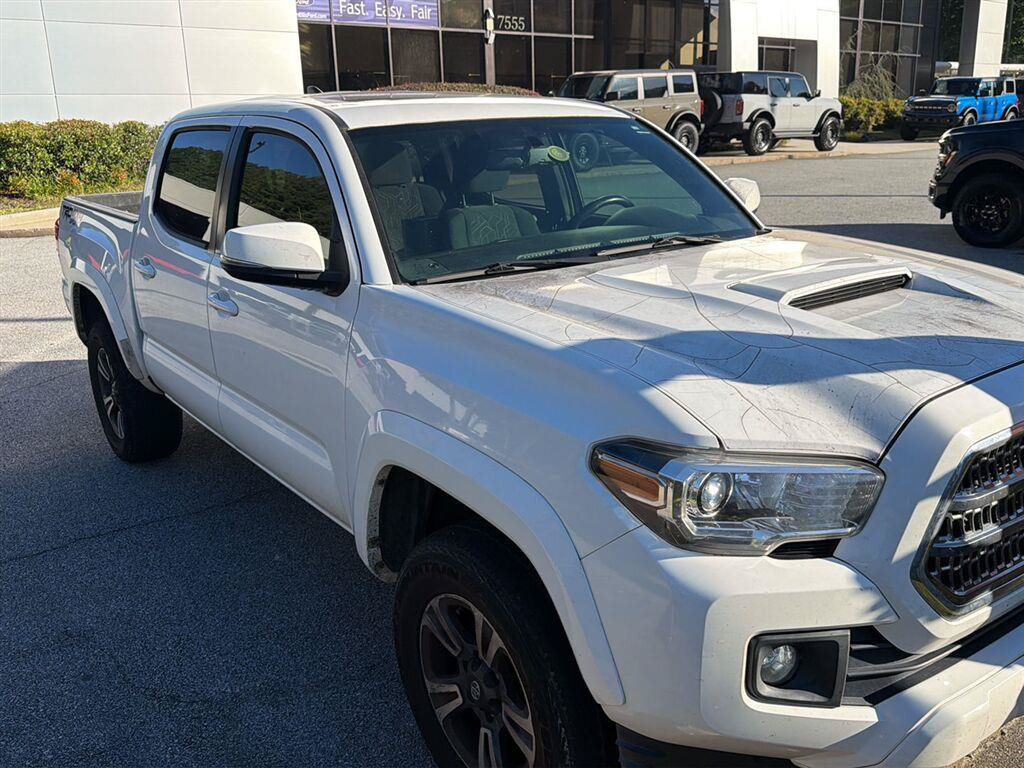Used 2017 Toyota Tacoma TRD Sport w/ Premium & Technology Package AWD/4WD image 11