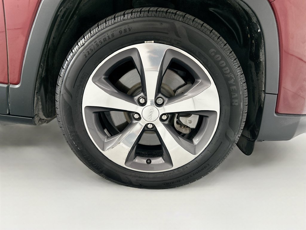 Used 2020 Jeep Cherokee Limited FWD image 30