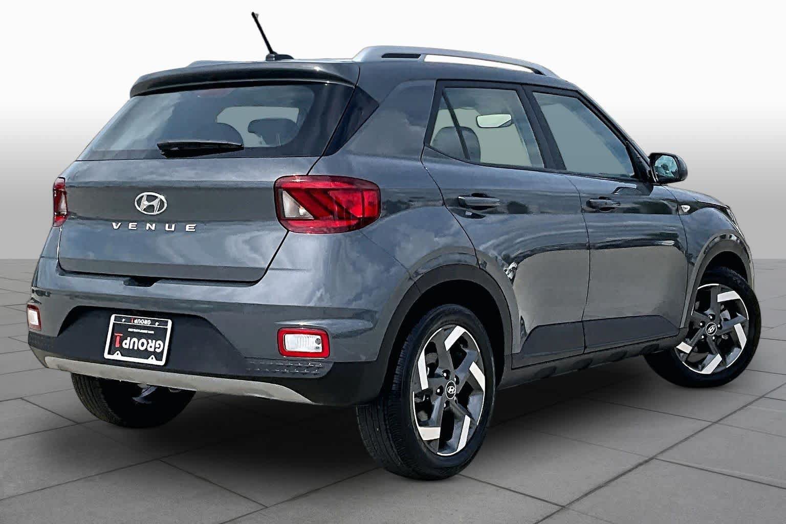 Used 2026 Hyundai Venue SEL FWD image 13