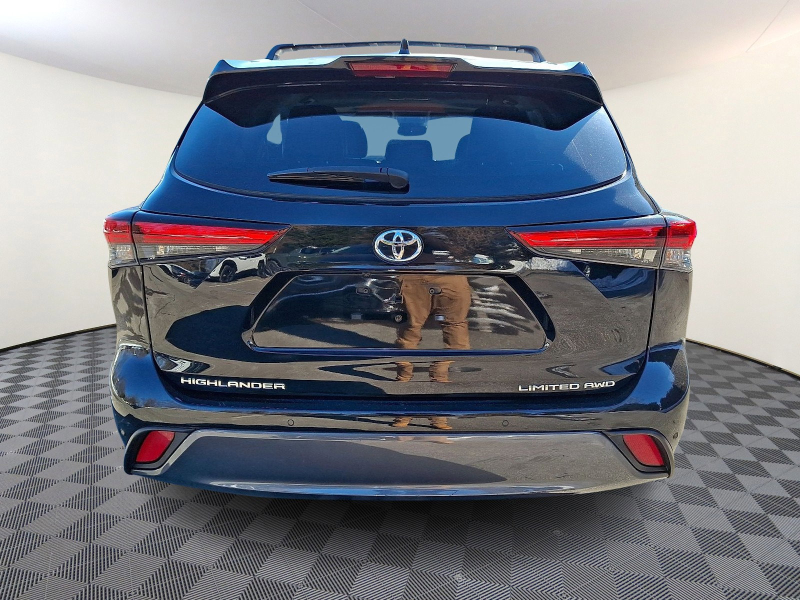 Used 2023 Toyota Highlander Limited image 5