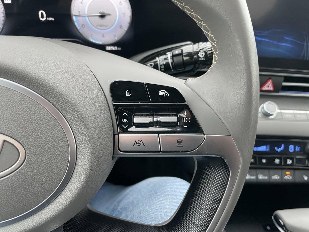 Used 2025 Hyundai Elantra SEL image 24