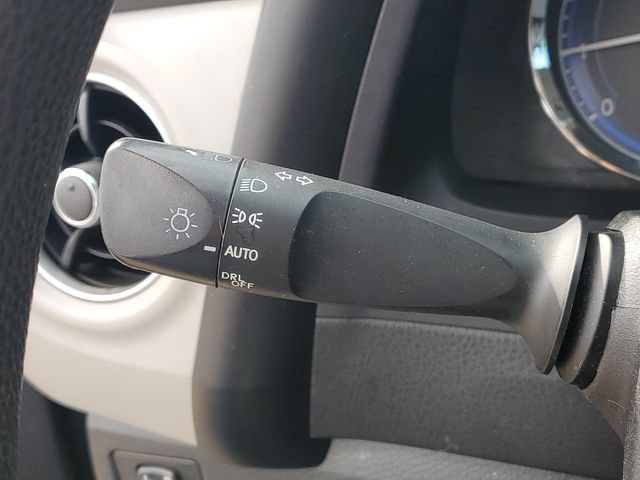 Used 2018 Toyota Corolla LE FWD image 16