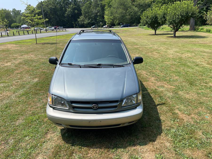 Used 1999 Toyota Sienna LE FWD image 17