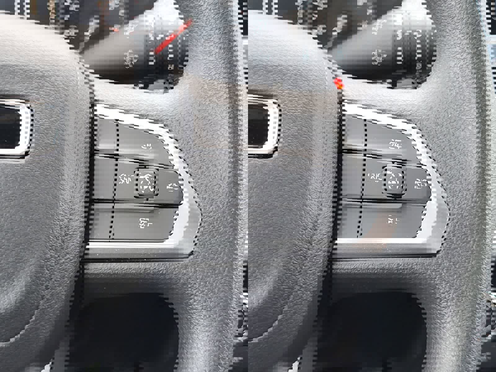 Used 2025 Jeep Compass Sport image 17