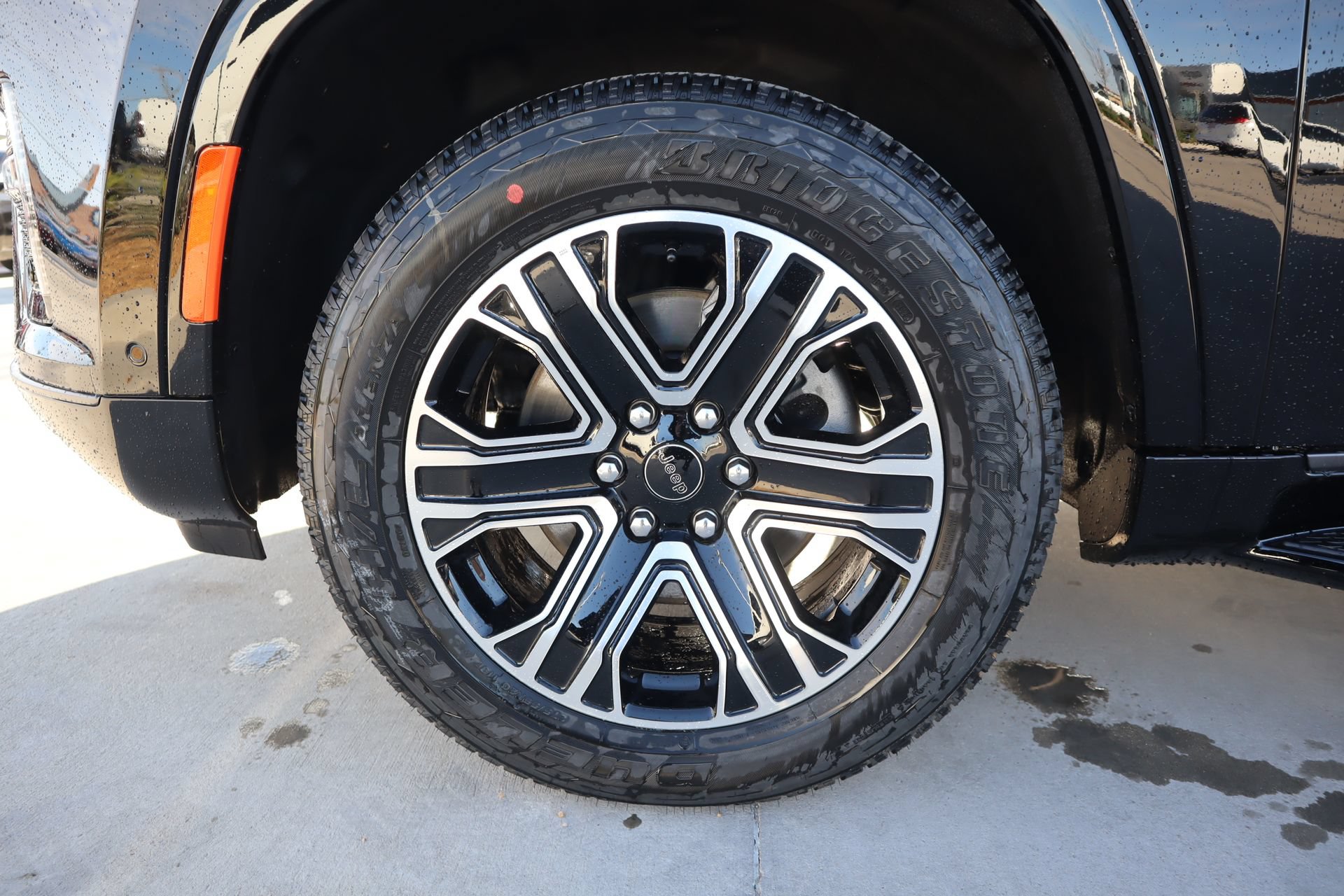 New 2026 Jeep Grand Wagoneer L 4WD w/ Premium Group I image 21