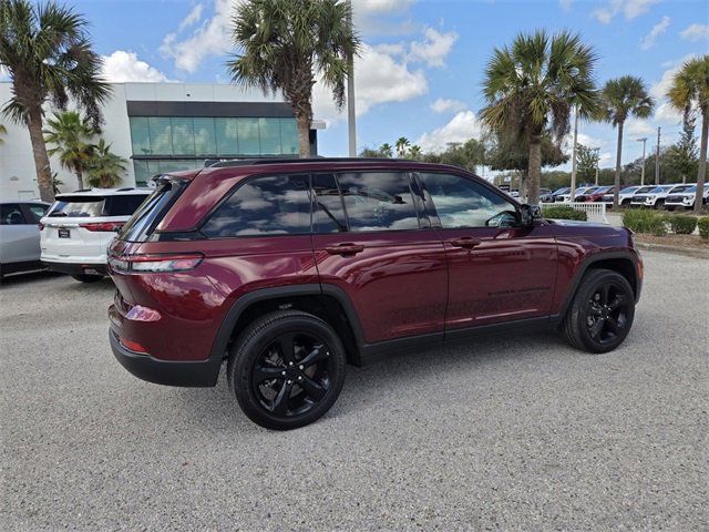 Certified 2025 Jeep Grand Cherokee Altitude image 13