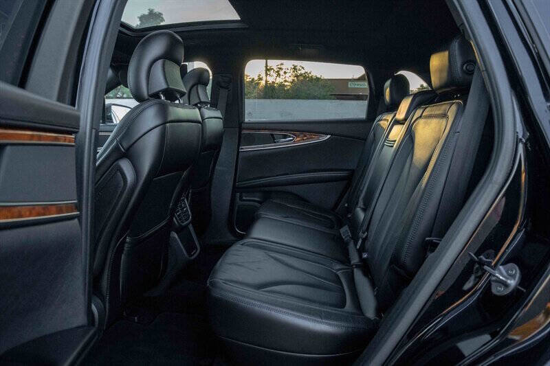 Used 2017 Lincoln MKX Reserve image 16