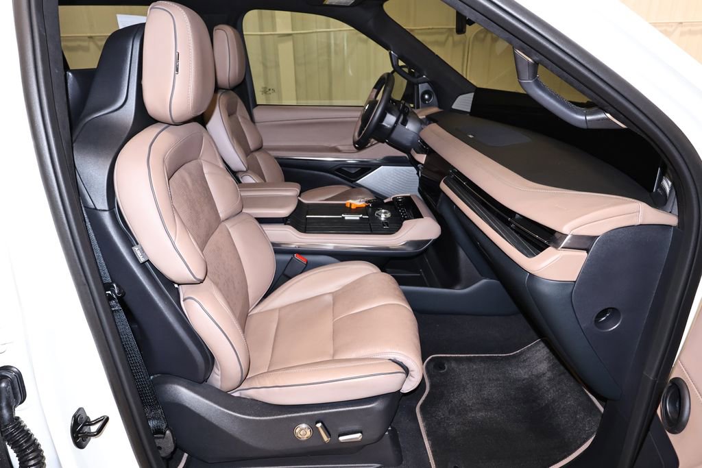 Used 2025 Lincoln Navigator Black Label image 26