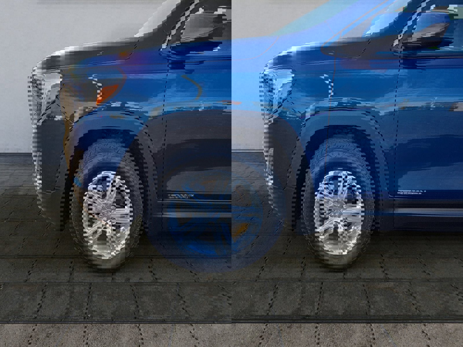 Used 2021 GMC Terrain SLE w/ Driver Convenience Package image 26