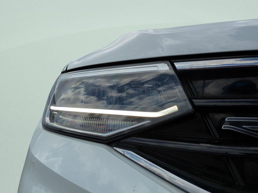 Used 2023 Volkswagen Tiguan SE R-Line AWD/4WD image 10