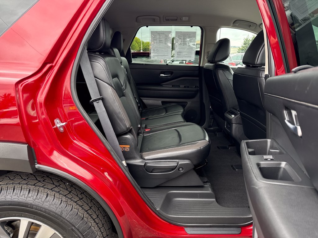 Used 2023 Nissan Pathfinder SL AWD/4WD image 11