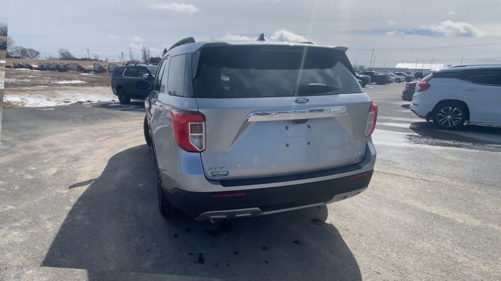 Used 2021 Ford Explorer XLT w/ Equipment Group 202A image 7