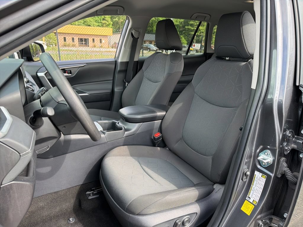 Used 2025 Toyota RAV4 XLE AWD/4WD image 21