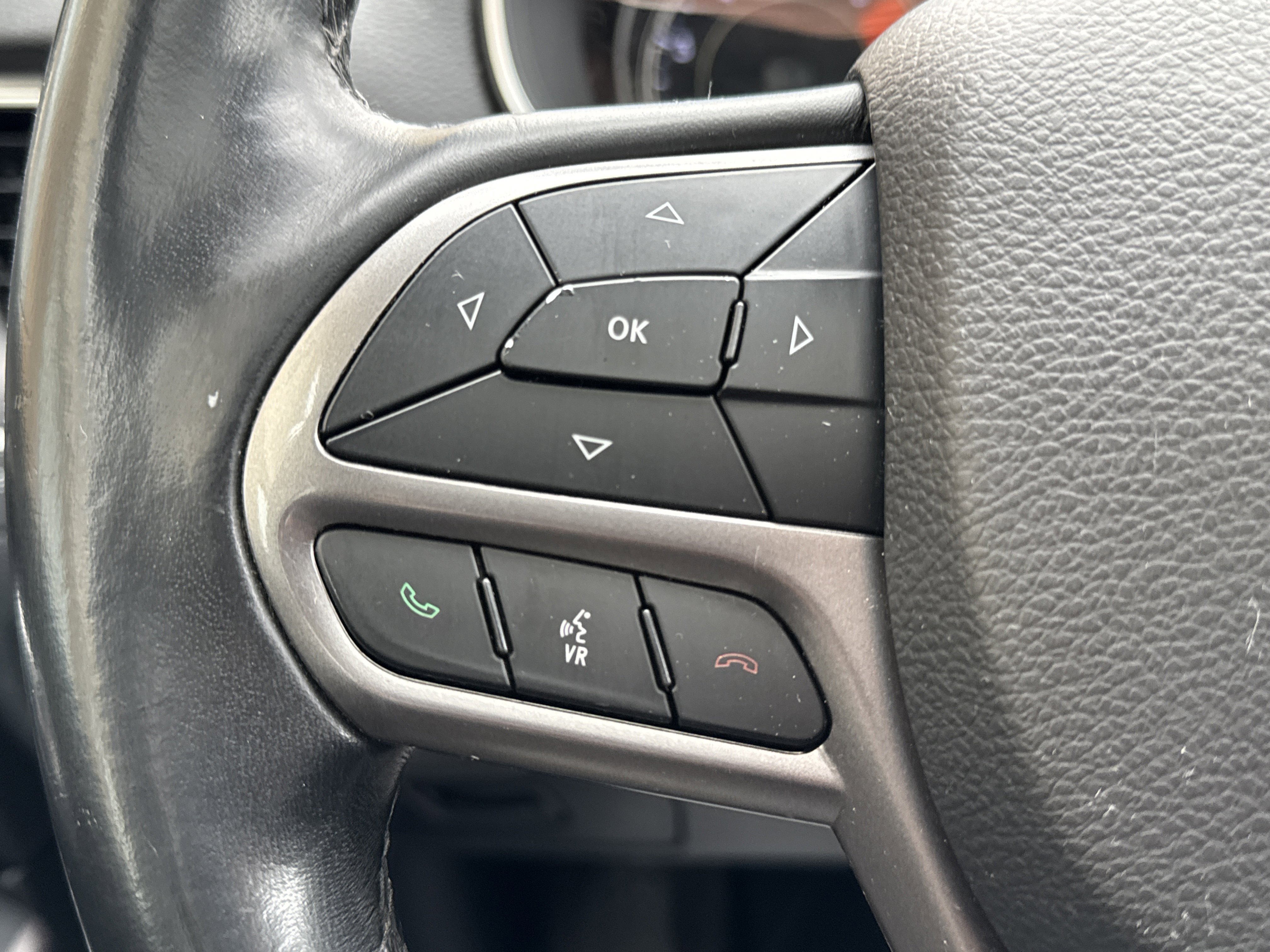 Used 2019 Jeep Cherokee Latitude Plus w/ Comfort/Convenience Group image 17