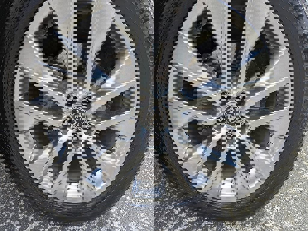 Used 2023 Toyota RAV4 XLE Premium image 29