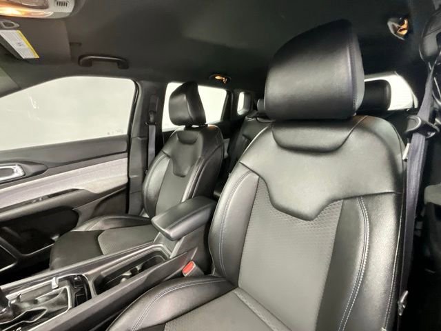 Used 2025 Jeep Compass Latitude image 6