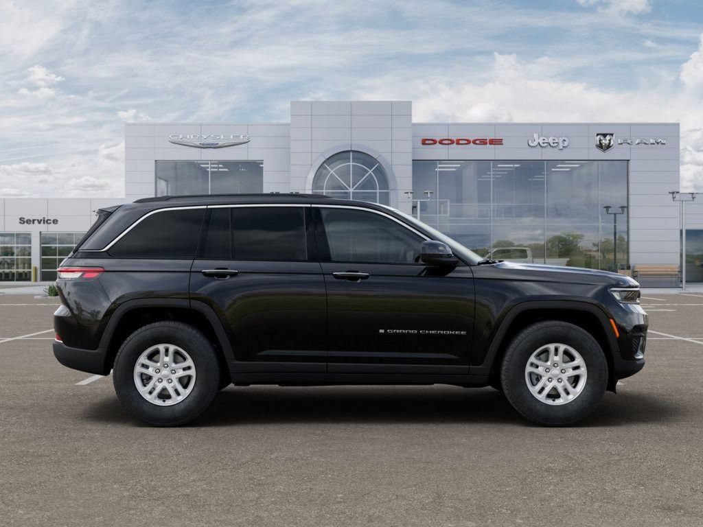 New 2025 Jeep Grand Cherokee Laredo AWD/4WD image 21