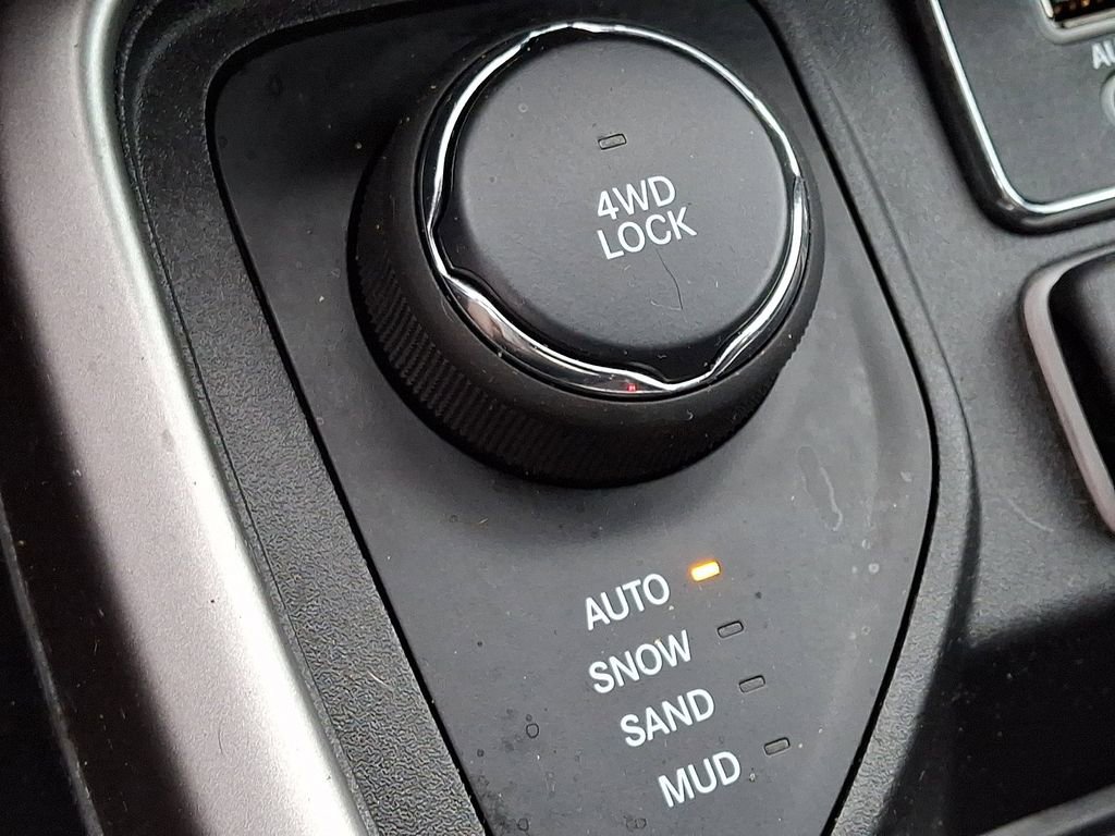 Used 2018 Jeep Compass Latitude AWD/4WD image 21