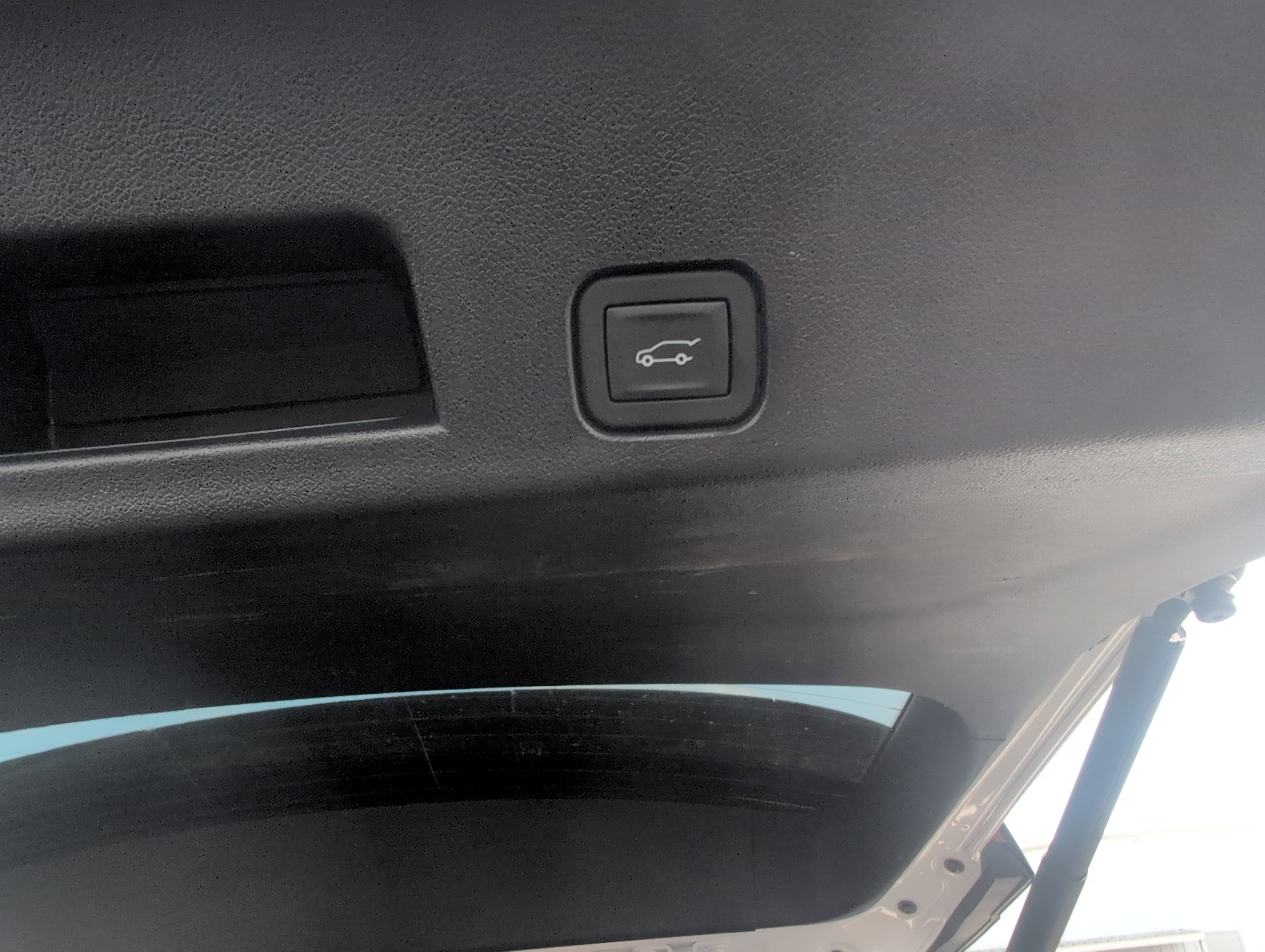 Used 2025 GMC Acadia Elevation image 7