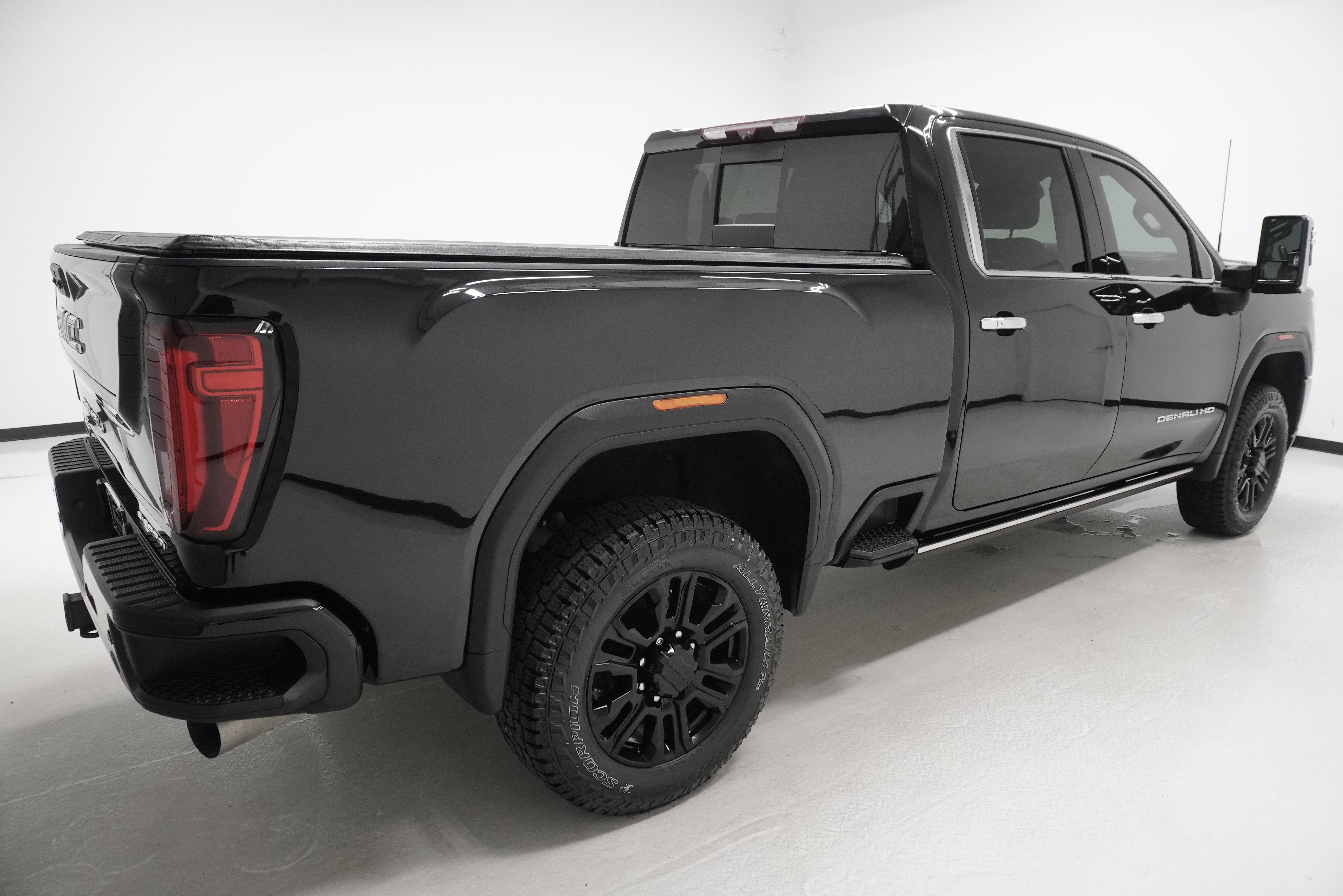 Used 2022 GMC Sierra 3500 Denali w/ Denali Black Diamond Edition AWD/4WD image 4