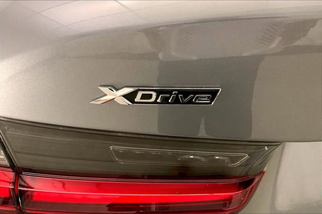 Used 2025 BMW 330i xDrive Sedan AWD/4WD image 7