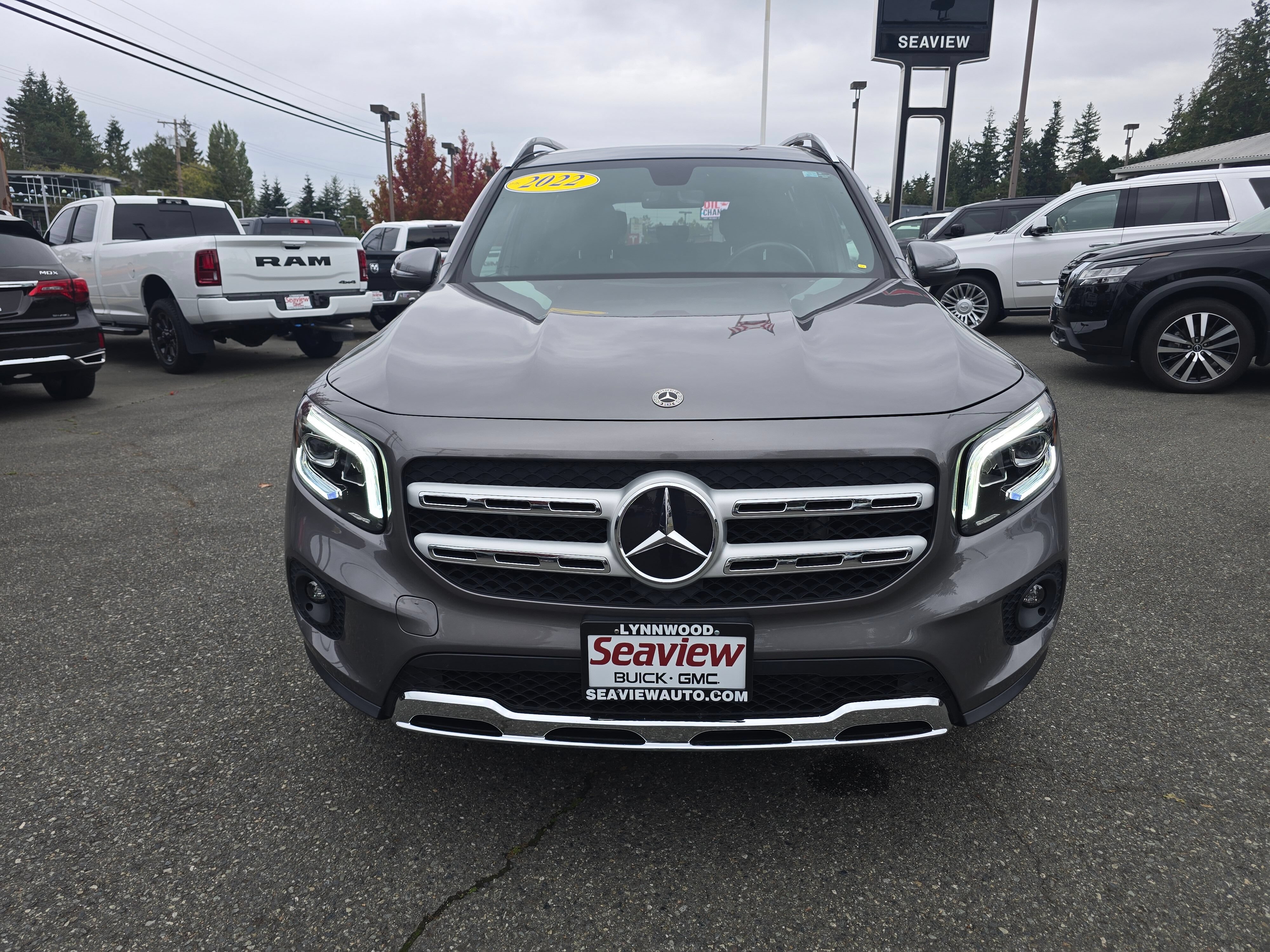 Used 2022 Mercedes-Benz GLB 250 4MATIC image 2