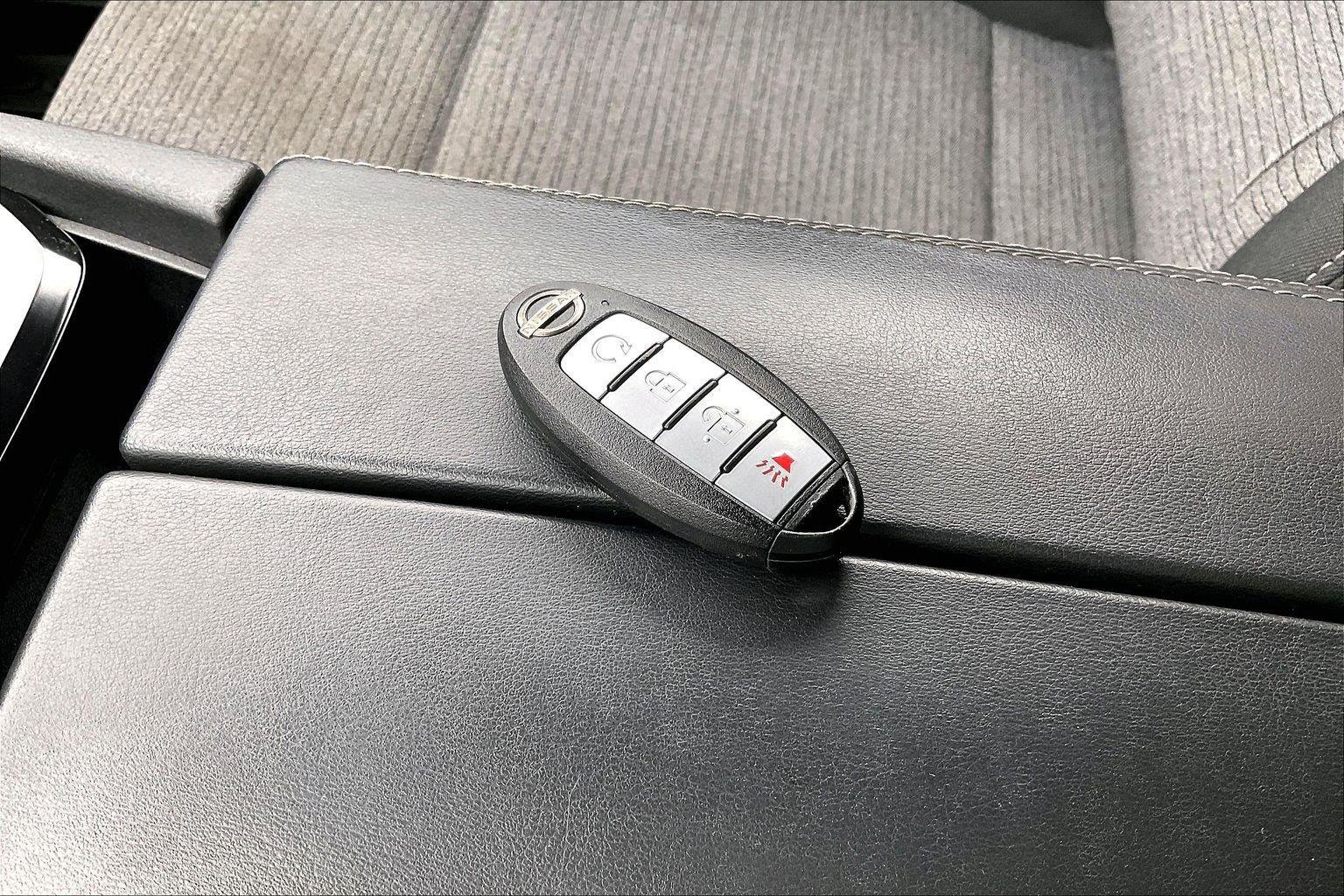 Certified 2022 Nissan Rogue SV FWD image 12