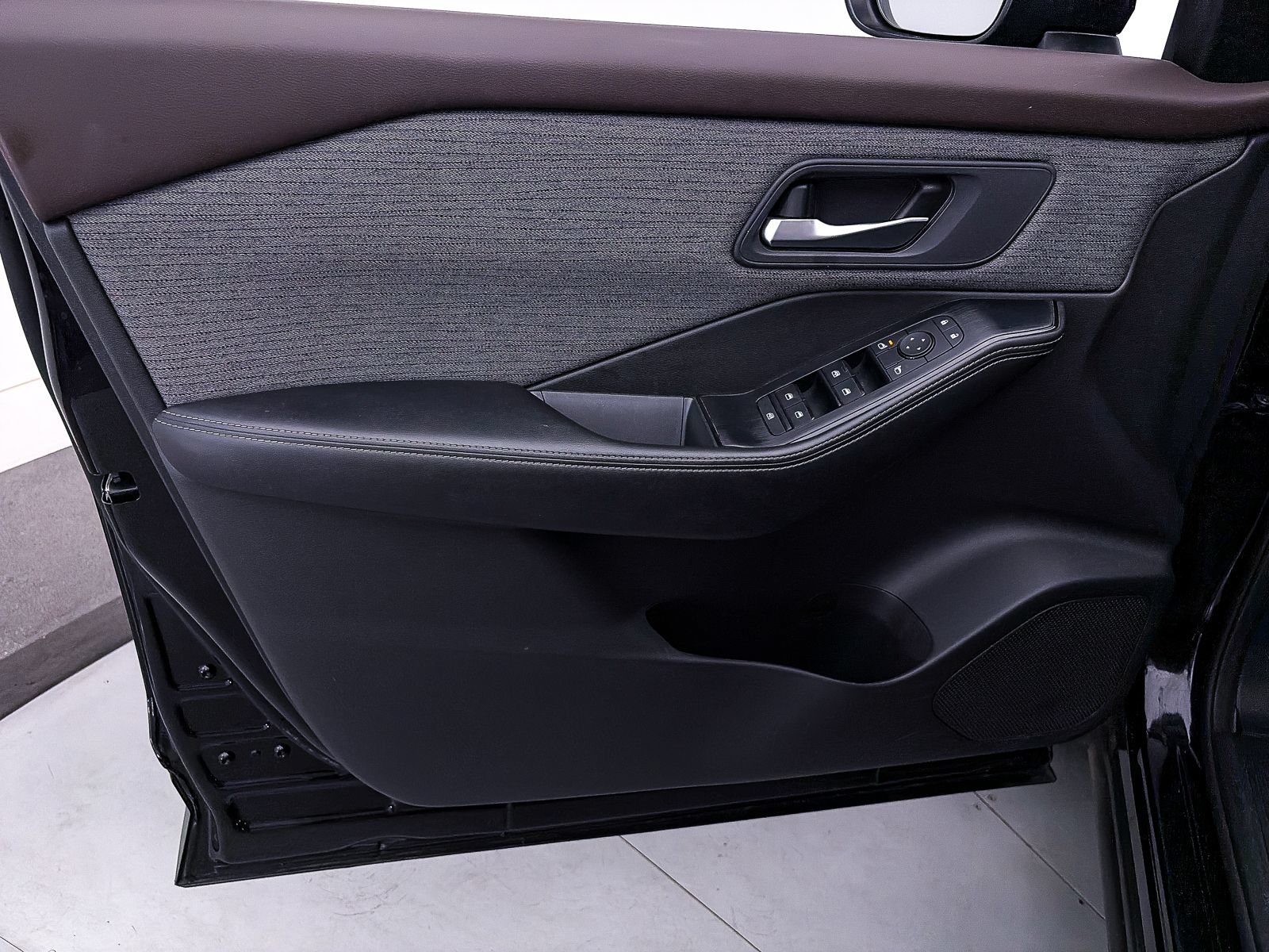 Used 2022 Nissan Rogue SV FWD image 16