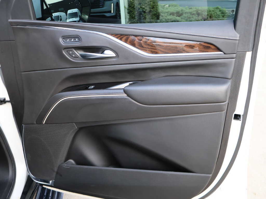 Used 2021 Cadillac Escalade Premium Luxury Platinum w/ Heavy-Duty Trailer Package AWD/4WD image 13