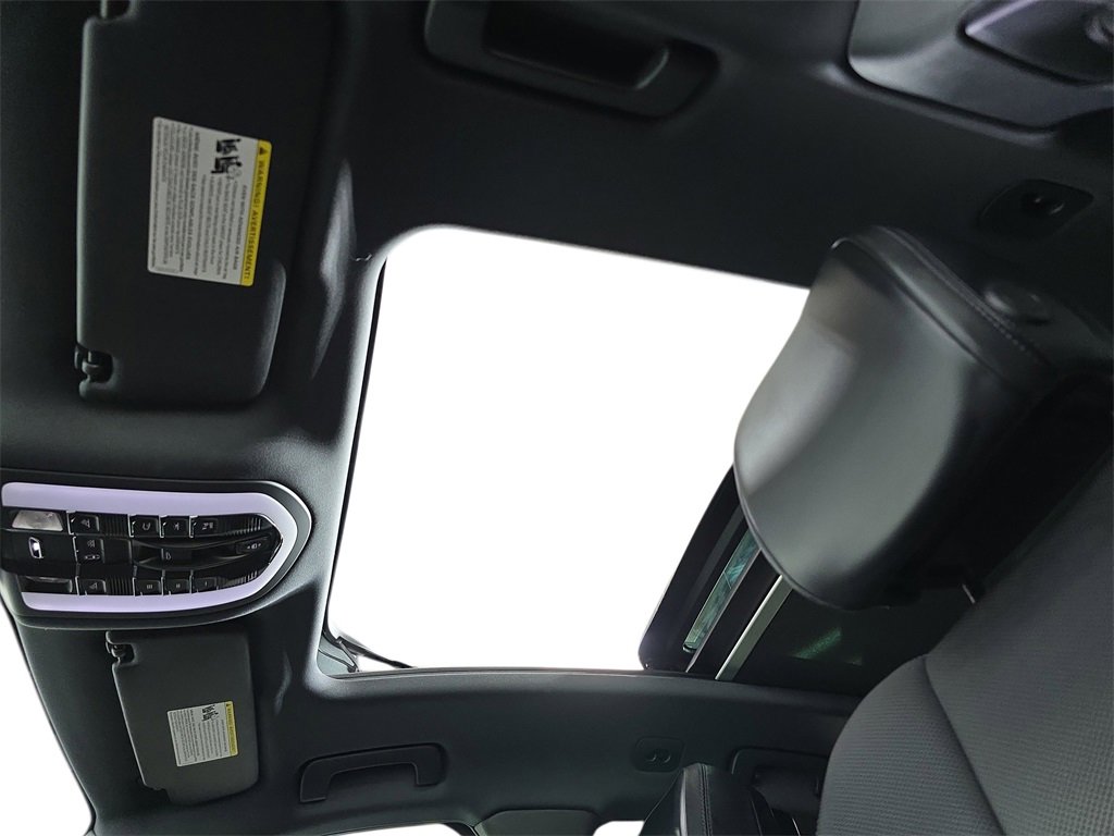 Used 2024 Porsche Macan image 28