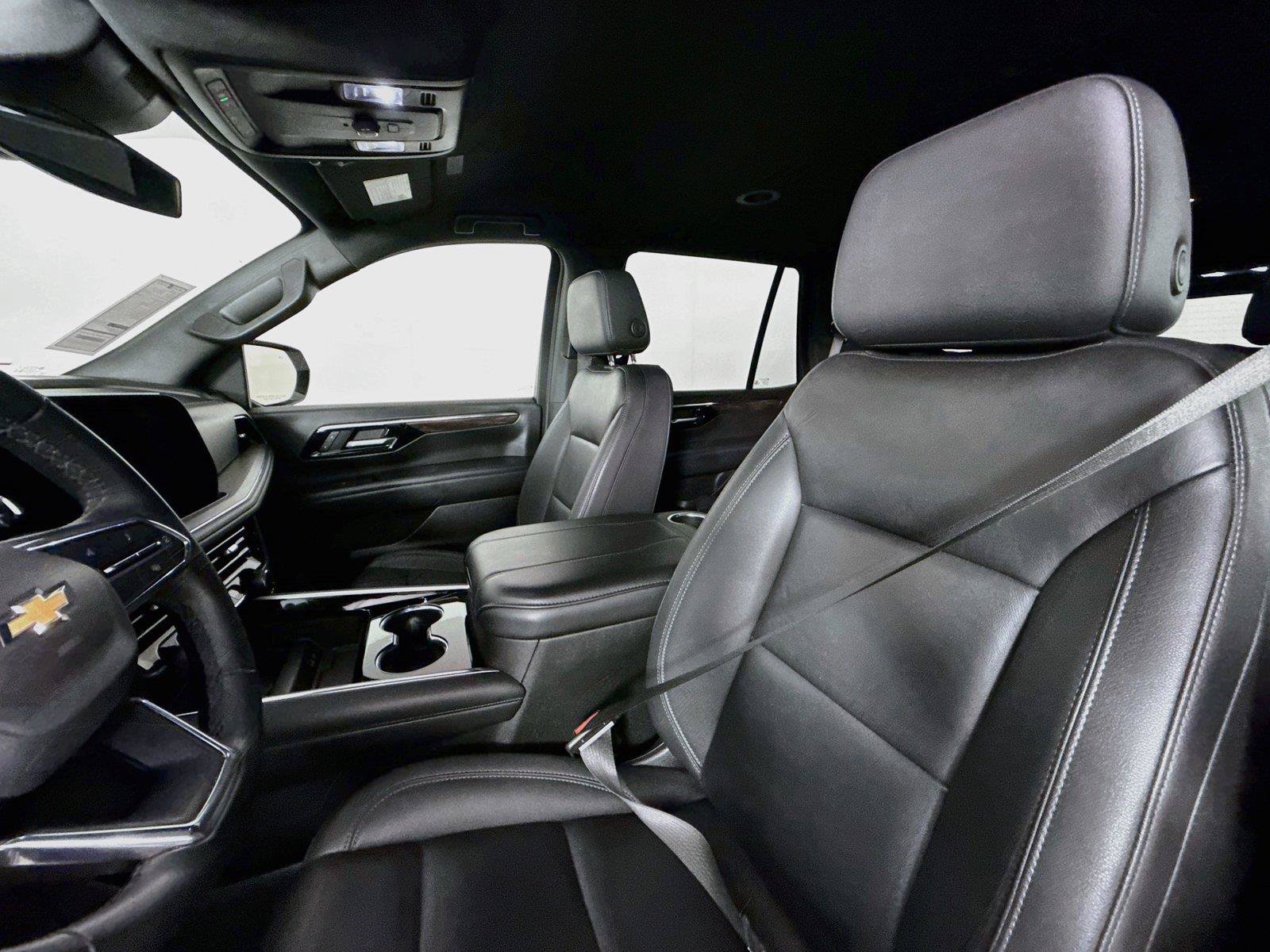 Used 2025 Chevrolet Tahoe LT RWD image 3