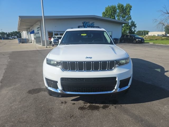 Used 2024 Jeep Grand Cherokee L Laredo AWD/4WD image 3