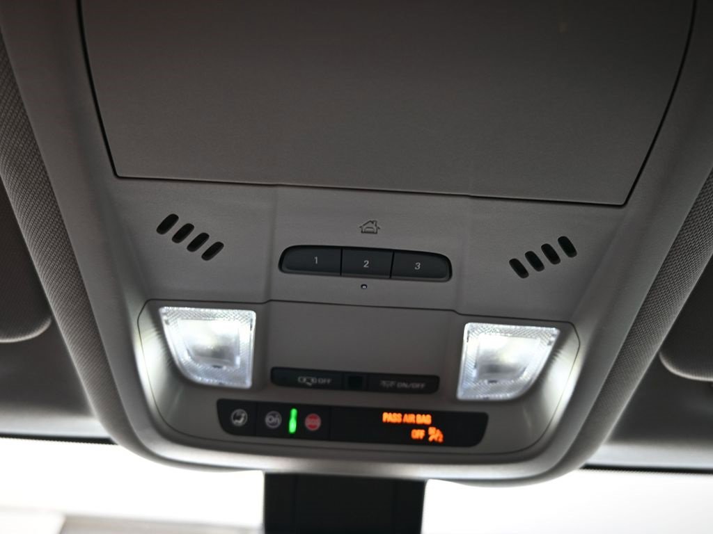 Used 2024 GMC Terrain SLT image 27