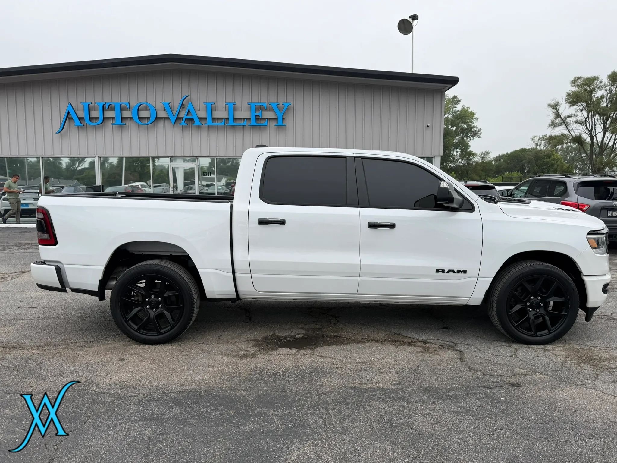 Used 2024 RAM 1500 Laramie AWD/4WD image 8