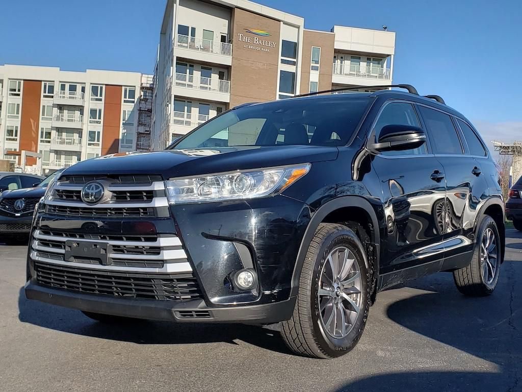 Used 2019 Toyota Highlander XLE image 3