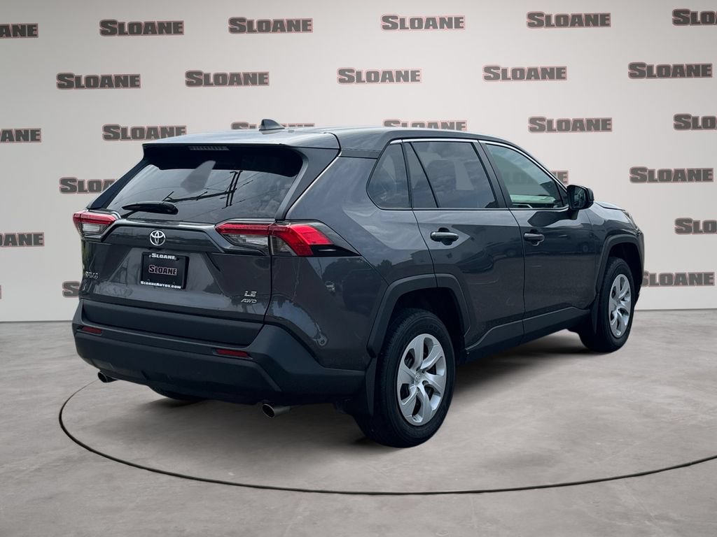 Used 2024 Toyota RAV4 LE AWD/4WD image 5