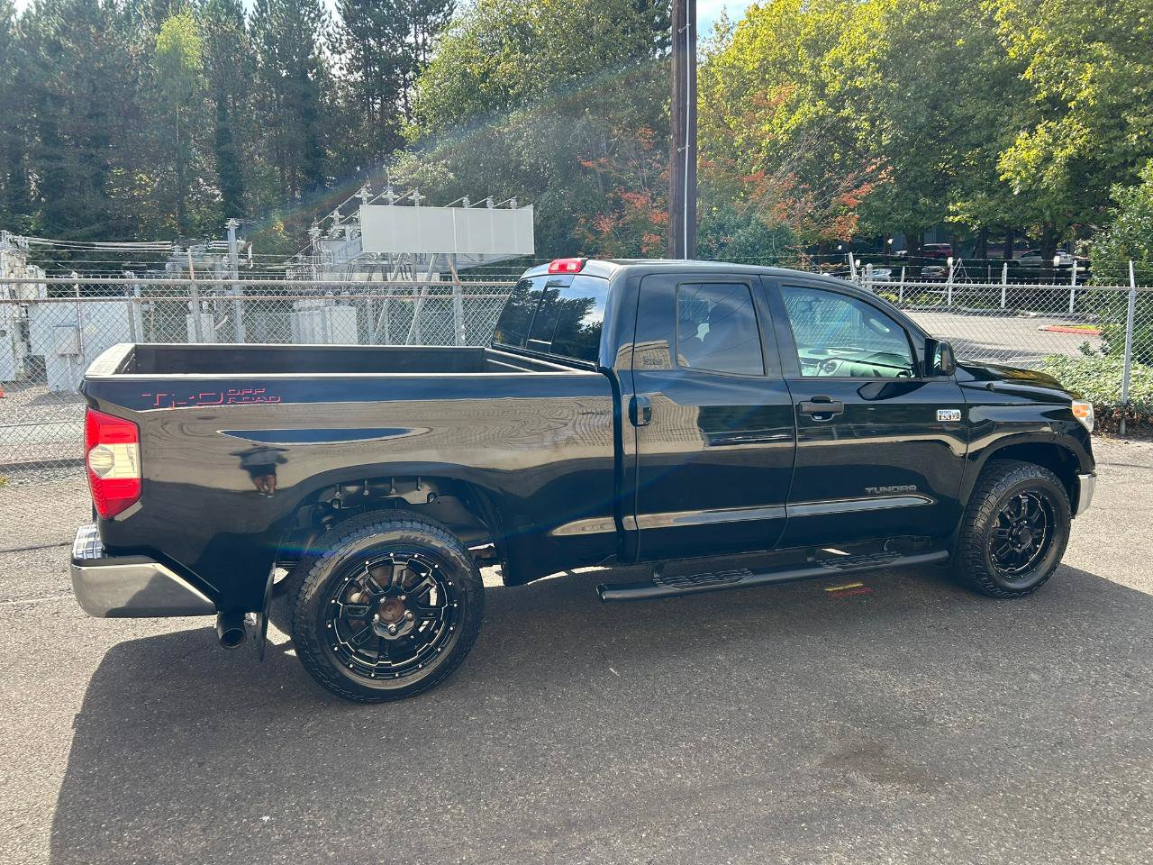 Used 2016 Toyota Tundra SR5 AWD/4WD image 4