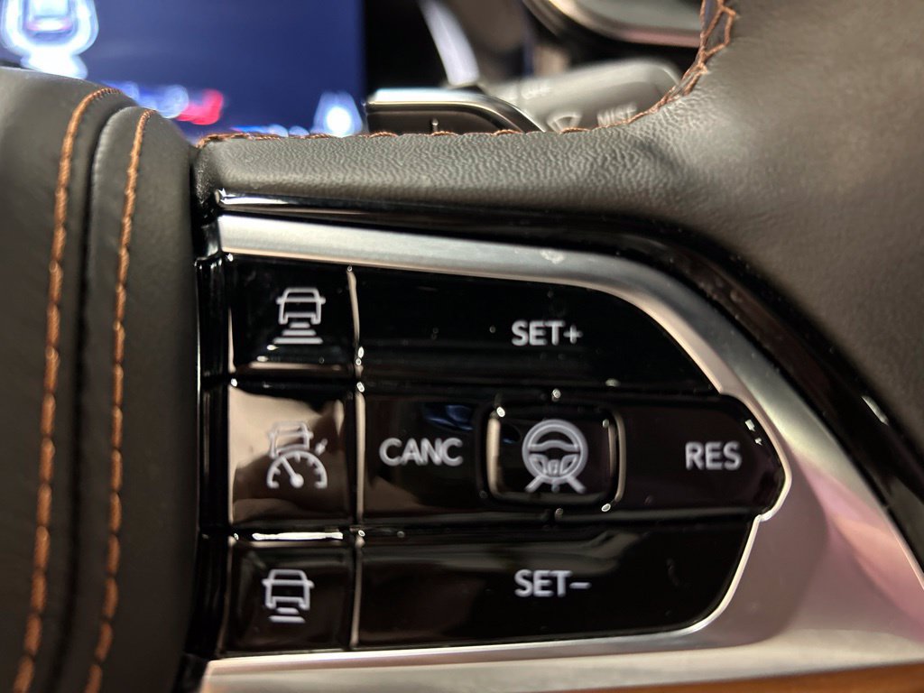 Used 2025 Jeep Grand Cherokee L Summit AWD/4WD image 26