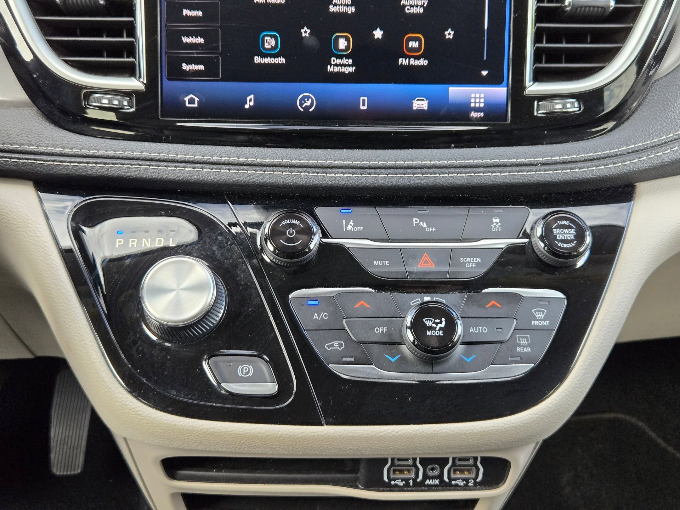 Used 2023 Chrysler Pacifica Touring-L image 18