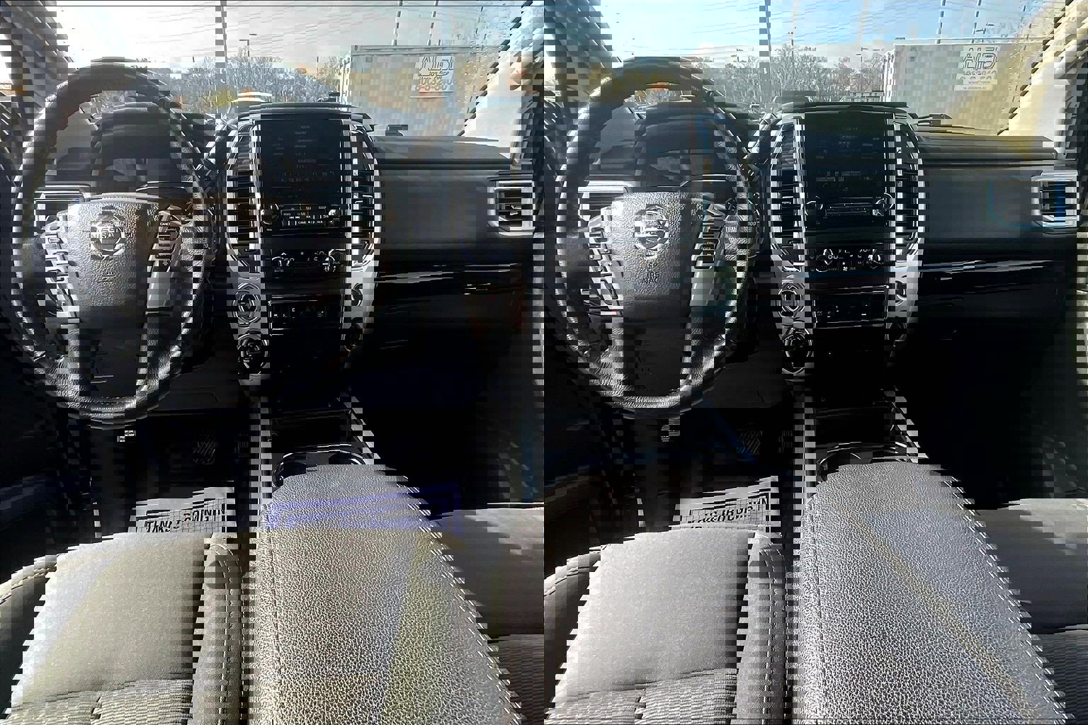 Used 2020 Nissan Titan SV w/ SV Convenience Package image 16